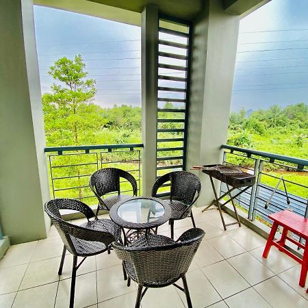 Faizal Madhi Homestay Kuching Exterior foto